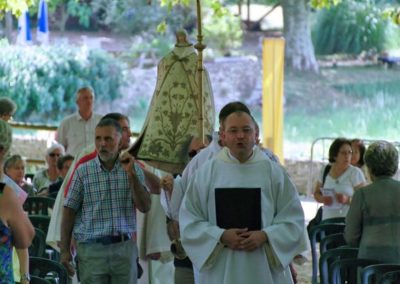 C'est en procession qu'arrive Notre-Dame de Capelou